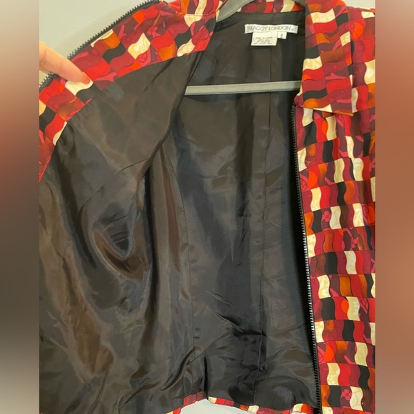 Maggy London Women’s 100% Silk Black/Red Lightweight Jacket Sz 6 - Picture 3 of 3